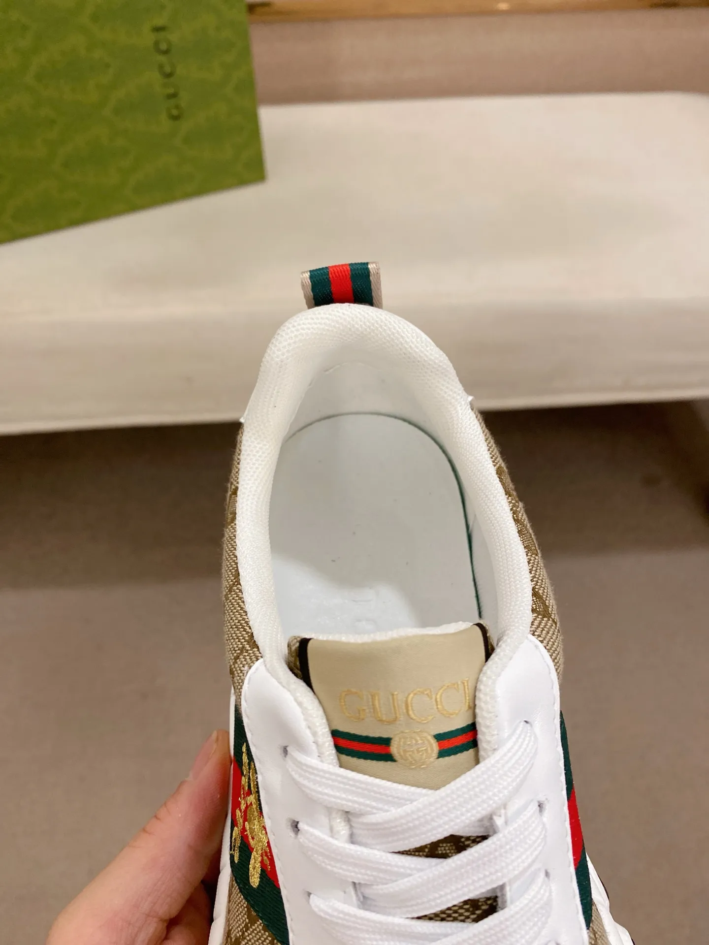 Men's shoes 💰 442 💰 High-quality new GUCCI counters are on the market at the same time. The new men's shoes, 😘fabrics are selected imported cowhide, lining: mesh breathable lining. 👍🏿 High-end ☄️ air-cushion molded anti-slip rubber outsole, exquisite lines, simple and elegant, comfortable and high-end for leisure travel. Code number: 38 to 44 (45 can be customized and cannot be returned or exchanged)